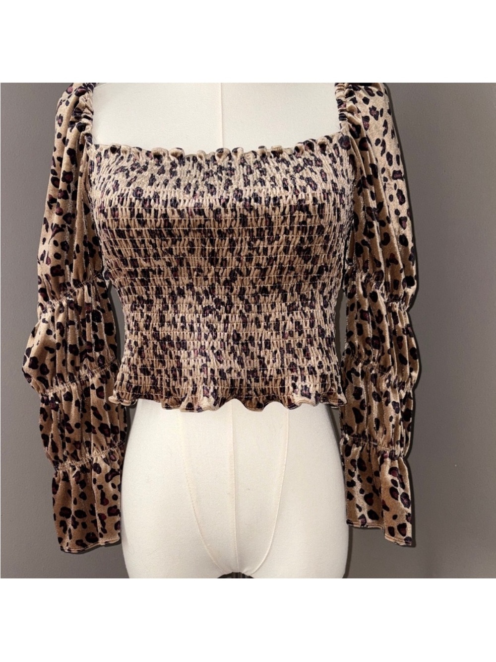 Storia Leopard Velvet Smocked Crop Top L Puff
Sleeve Square Neck Romantic Y2K